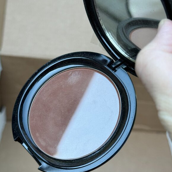 OSP Cosmetics Photochromatic Pressed Powder in Cocoa Bean - Picture 8 of 9